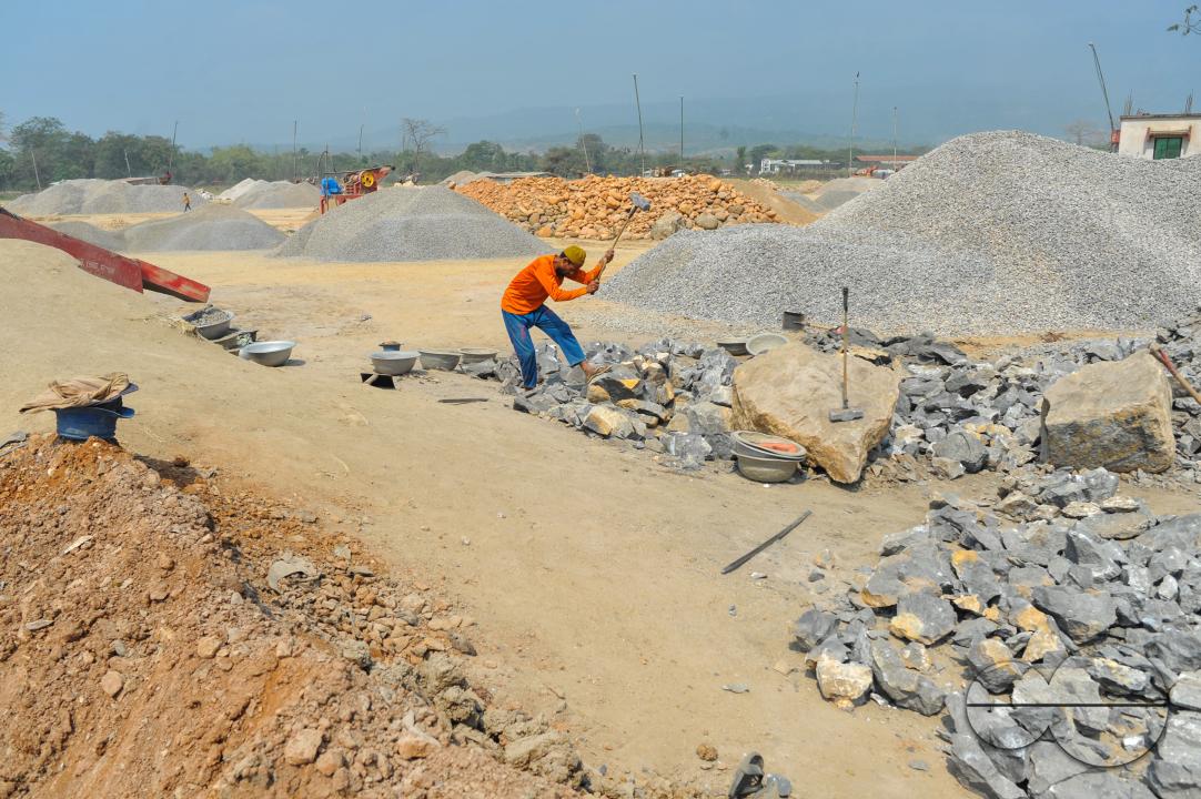 Male and female workers are breaking LC stones with a crusher machine in Bholaganj area, known as the 'Stone State' of Sylhet Companyganj Upazila