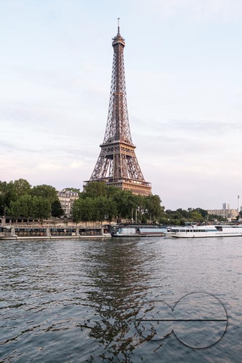 MWC048701