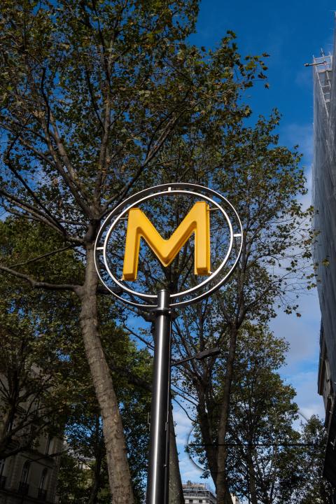 MWC048675