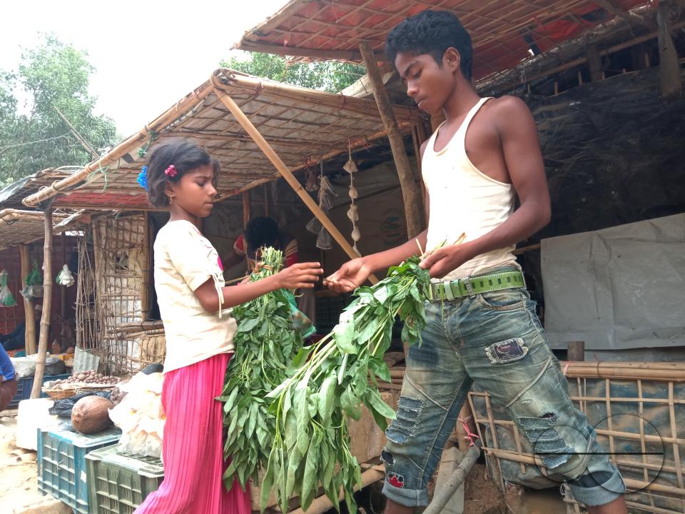 Vegetable and fruit stalls outside the Balukhali refugee camp