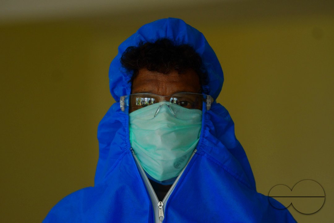 Journalists, going through under swab test