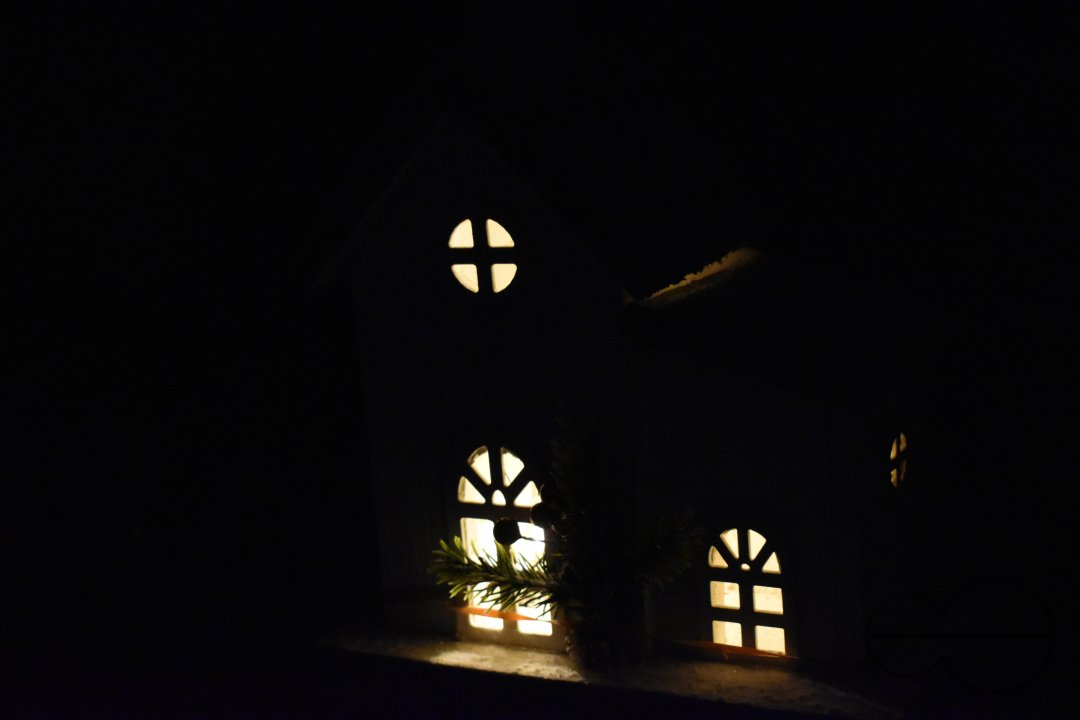 MWC035054