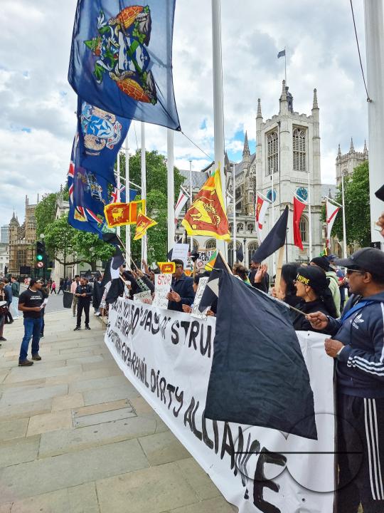 MWC048404