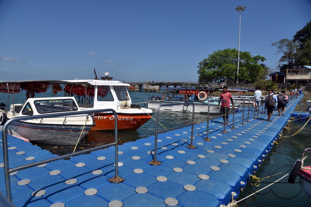 MWC056466