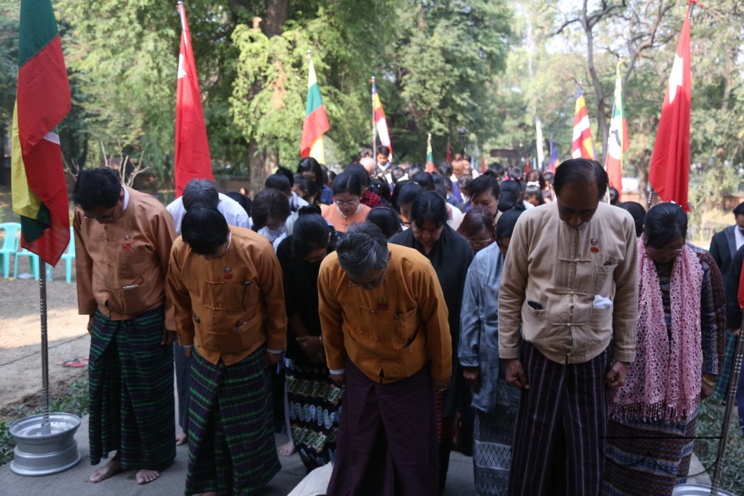 MWC029185