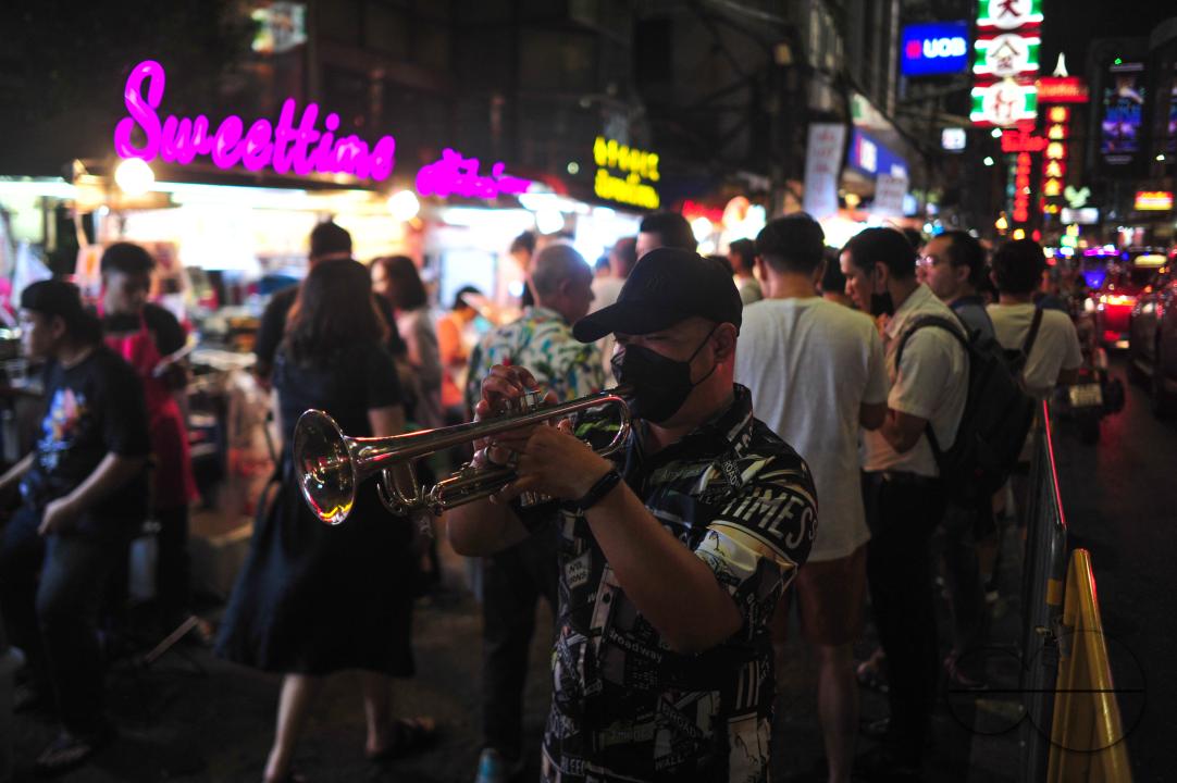 Chinatown in Bangkok is one of the largest Chinatowns in the world, and is renowned for its incredible shopping and tantalizing cuisine