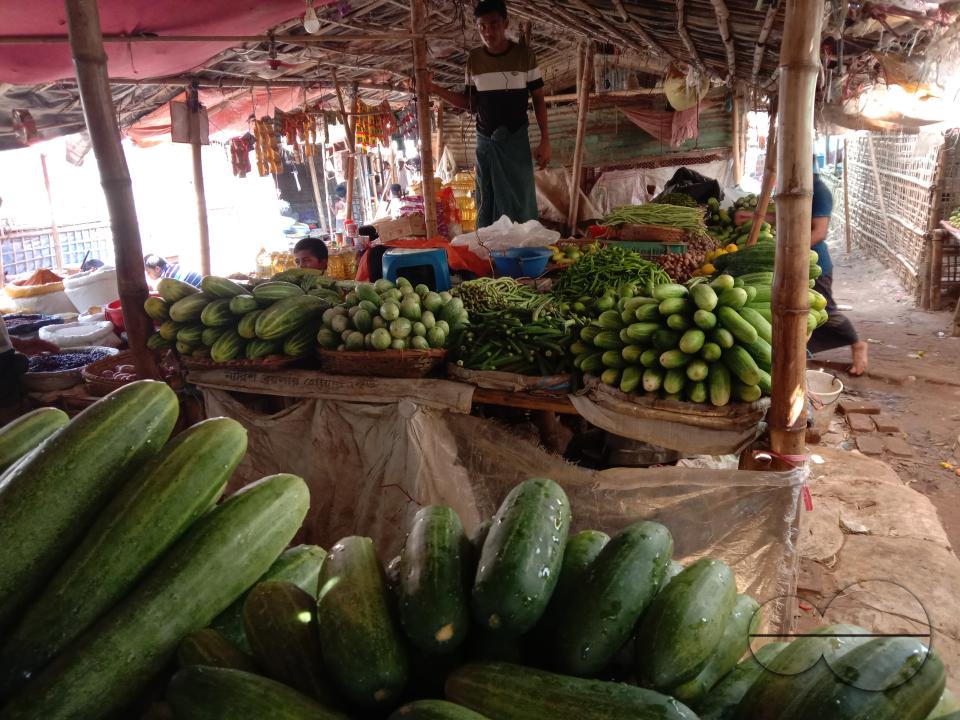Vegetable and fruit stalls outside the Balukhali refugee camp