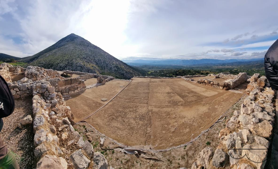 The Archaeological site of Kolonna is located on a small peninsula between Aegina and the town's closest beach