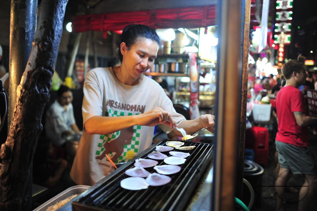 Chinatown in Bangkok is one of the largest Chinatowns in the world, and is renowned for its incredible shopping and tantalizing cuisine