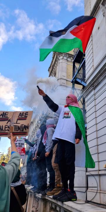 Over 300,000 Pro-Palestinians marched from Hyde Park to the USA embassy in London, on the afternoon of 11th November 2023, protesting against the war and urging an immediateÂ ceasefire