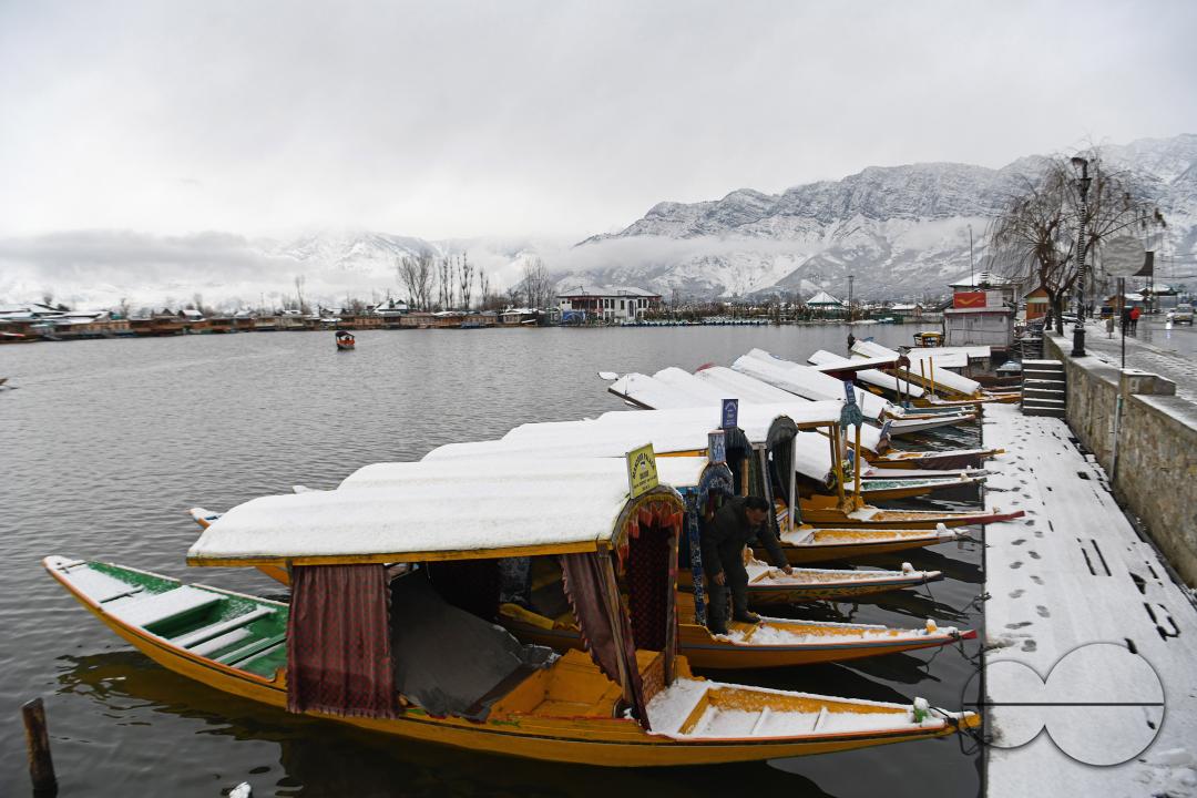 Fresh snowfall in the higher reaches of Kashmir Valley has broken one of the longest dry spells of around two months this season