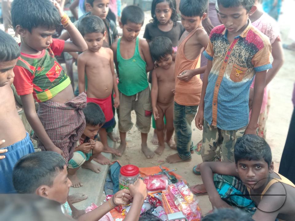 Toy vendor outside the Balukhali refugee camp