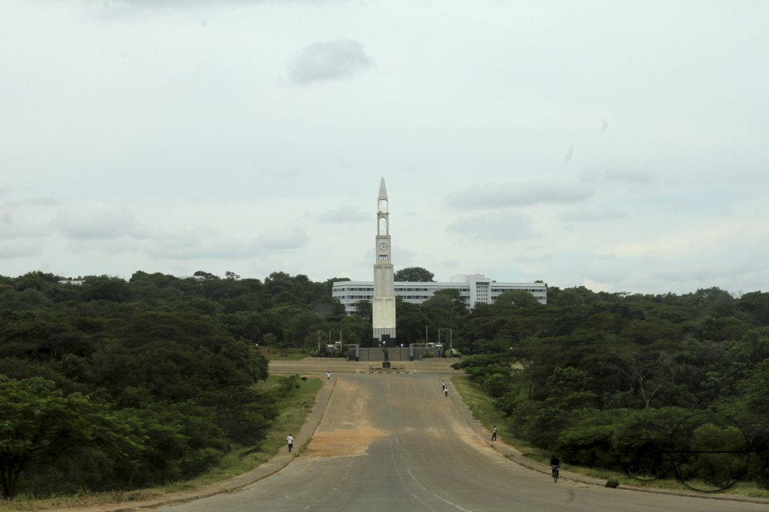 MWC041273