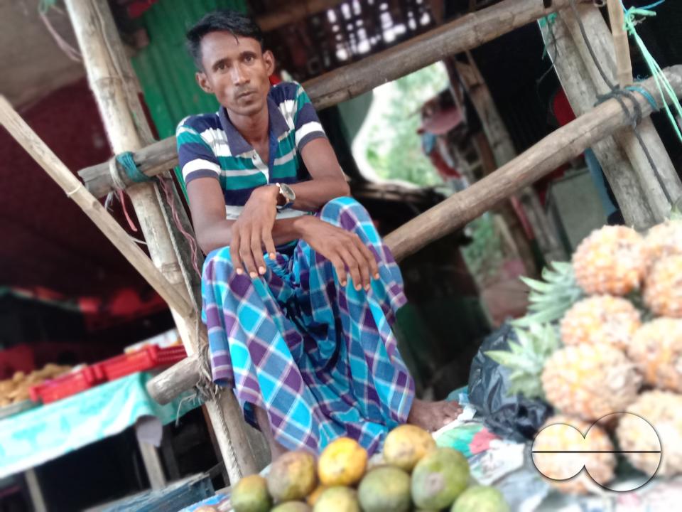 Vegetable and fruit stalls outside the Balukhali refugee camp