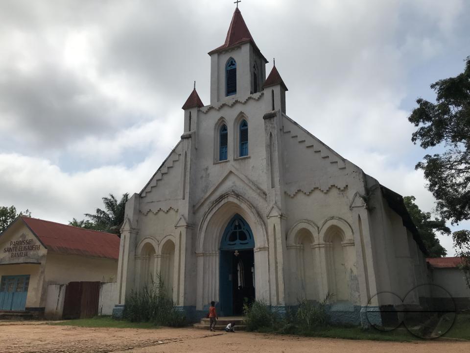 MWC044075