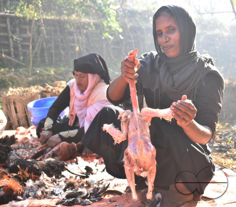 People cleaning fowls for sale at the Balukhali refugee camp