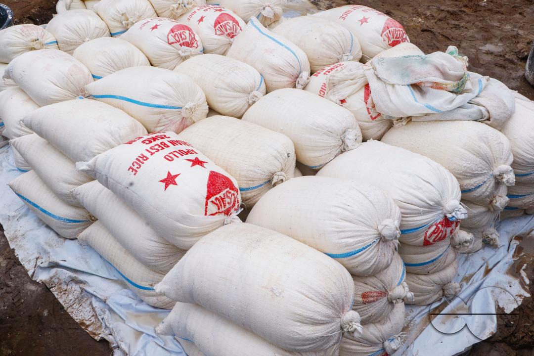 Females in Abuja are struggling and making strides in a local cassava processing factory under difficult conditions to produce flour as they wash out chaff from fermented cassava