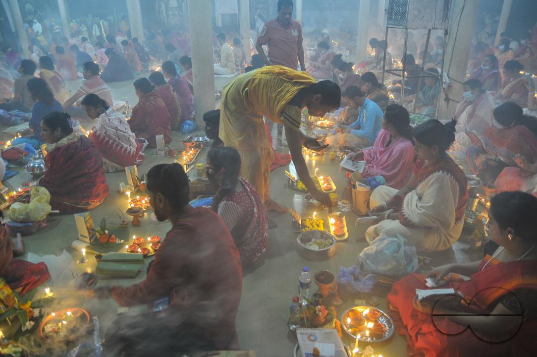 MWC044608