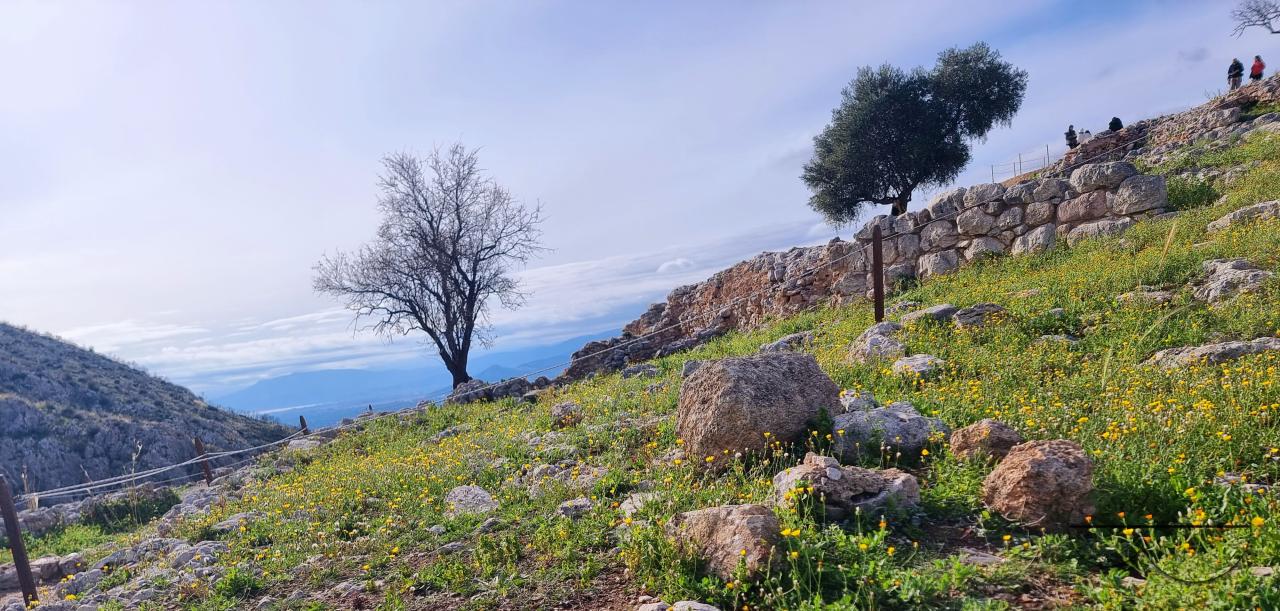 The Archaeological site of Kolonna is located on a small peninsula between Aegina and the town's closest beach
