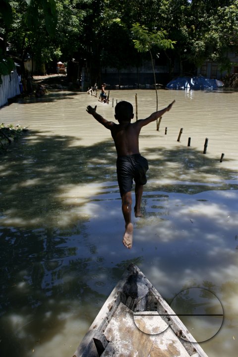 Flood approaches Munshigonj