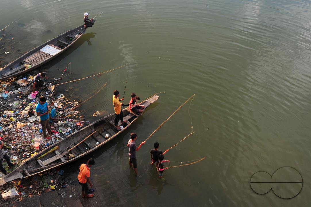 Children and people are catching fish