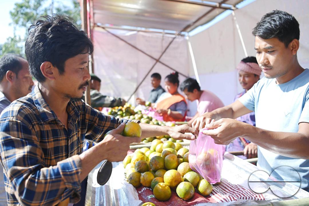 People are buying oranges during the Orange Festival in Taibaglai Village (Killa) organized by the Agriculture and Farmers Welfare of Tripura