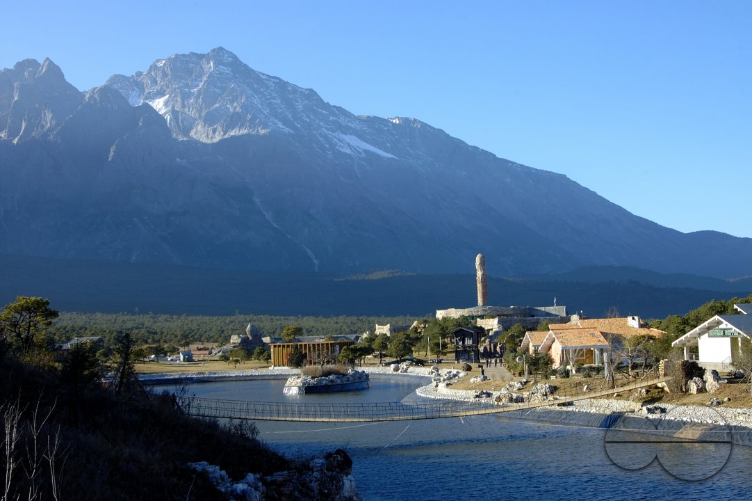 MWC012247