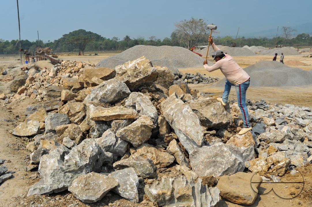 Male and female workers are breaking LC stones with a crusher machine in Bholaganj area, known as the 'Stone State' of Sylhet Companyganj Upazila