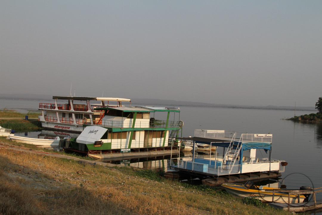 MWC044415