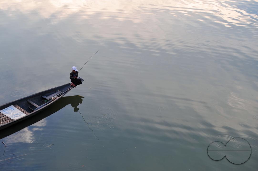 Children and people are catching fish