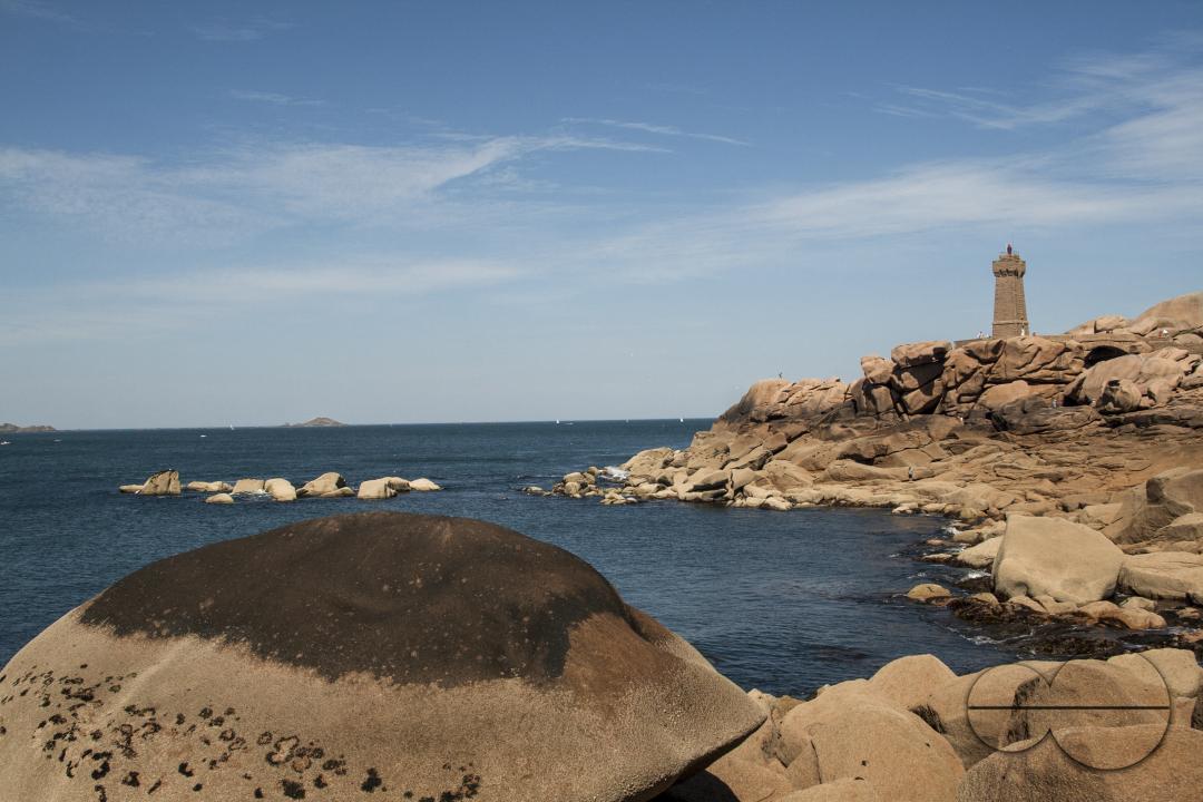 MWC049322