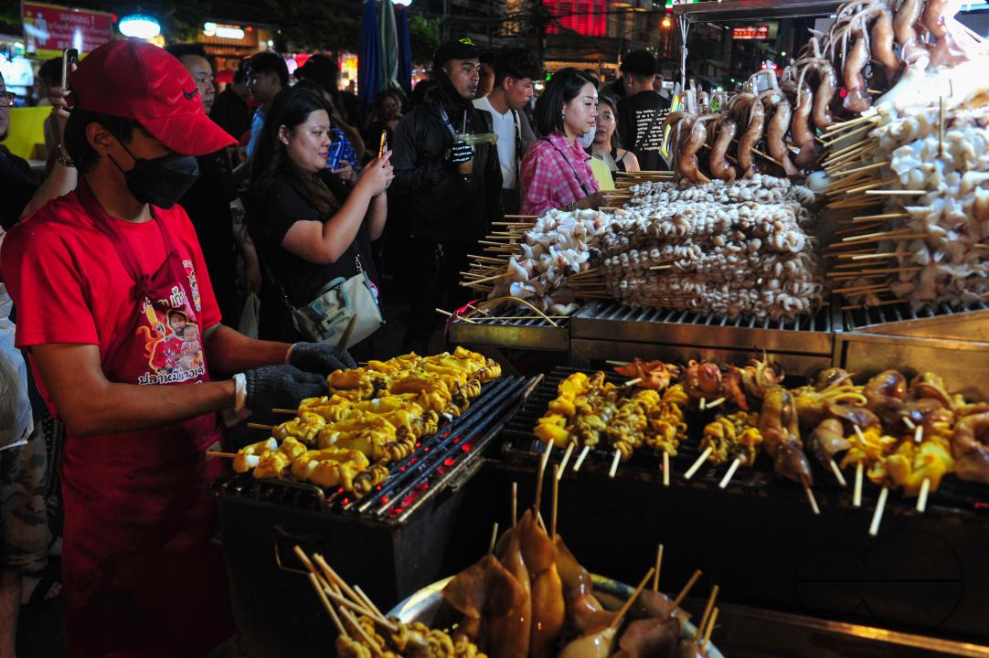 Chinatown in Bangkok is one of the largest Chinatowns in the world, and is renowned for its incredible shopping and tantalizing cuisine