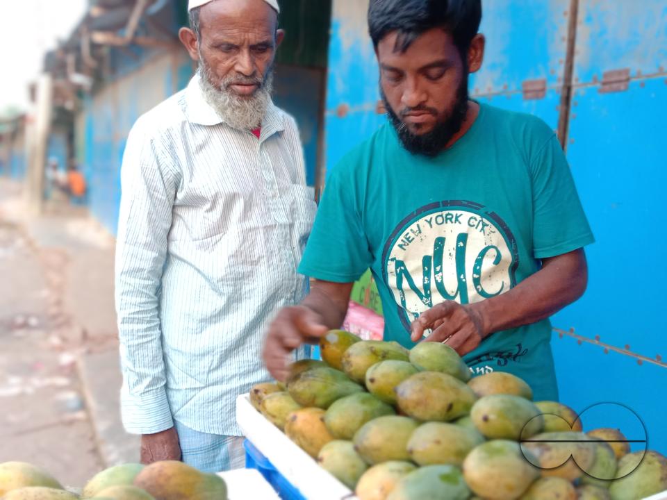 Vegetable and fruit stalls outside the Balukhali refugee camp