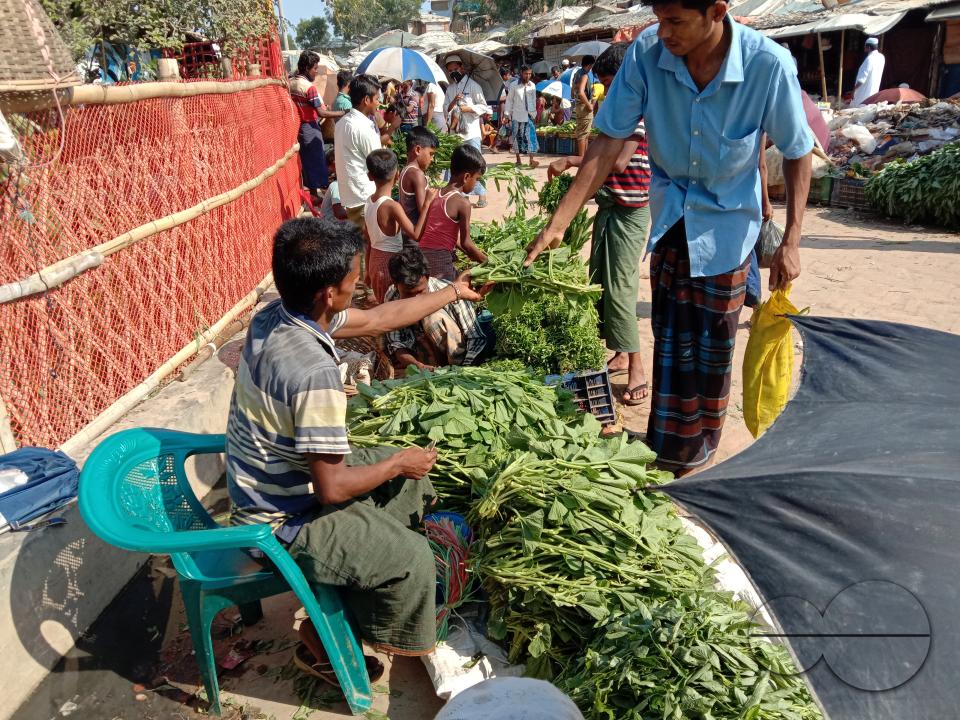 Vegetable and fruit stalls outside the Balukhali refugee camp