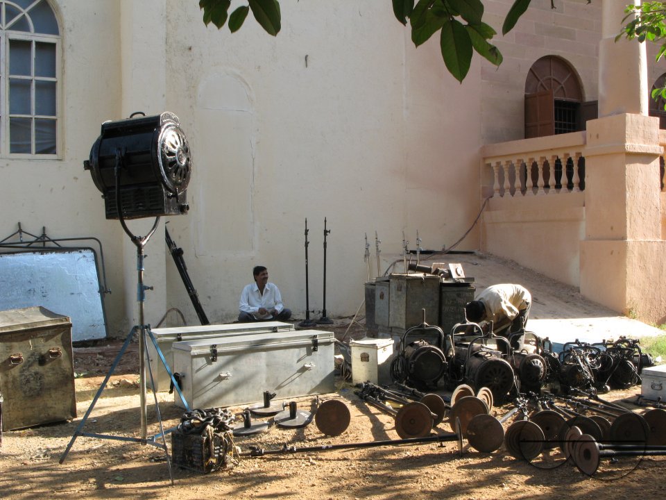 INDIA.Lighting technicians in a set at Film City in Mumbai.