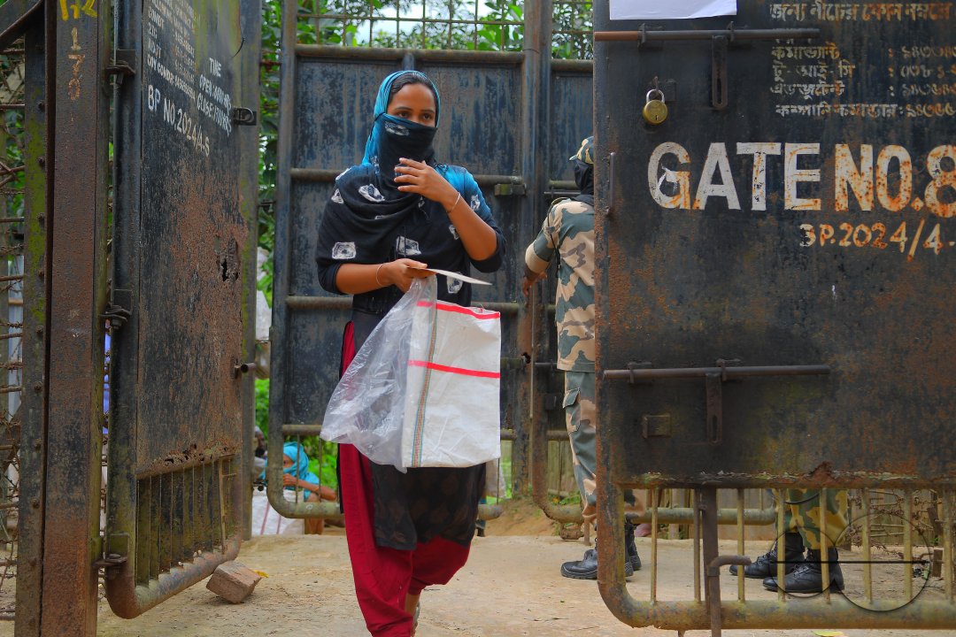 People, who lives in zero line, getting ration during lockdown