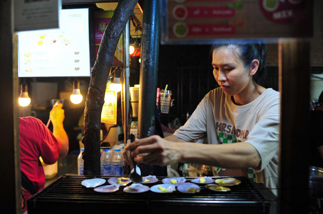 Chinatown in Bangkok is one of the largest Chinatowns in the world, and is renowned for its incredible shopping and tantalizing cuisine