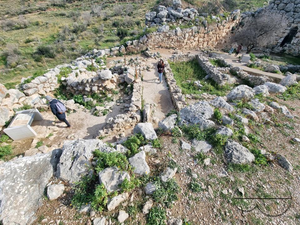 The Archaeological site of Kolonna is located on a small peninsula between Aegina and the town's closest beach