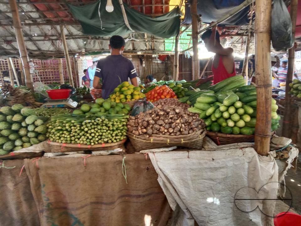 Vegetable and fruit stalls outside the Balukhali refugee camp