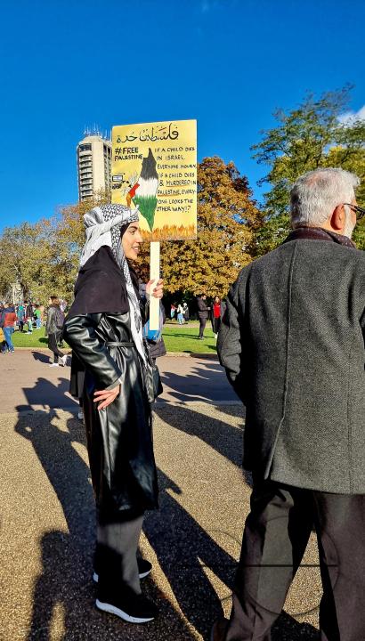 Over 300,000 Pro-Palestinians marched from Hyde Park to the USA embassy in London, on the afternoon of 11th November 2023, protesting against the war and urging an immediateÂ ceasefire