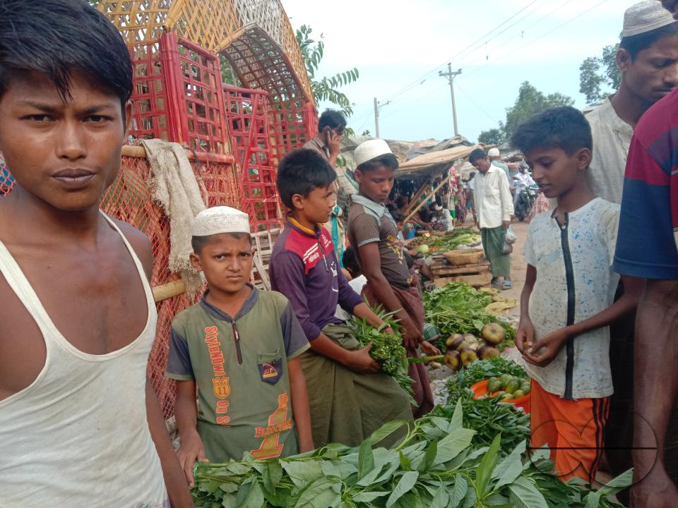 Vegetable and fruit stalls outside the Balukhali refugee camp