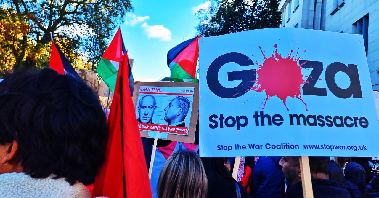 Over 300,000 Pro-Palestinians marched from Hyde Park to the USA embassy in London, on the afternoon of 11th November 2023, protesting against the war and urging an immediateÂ ceasefire