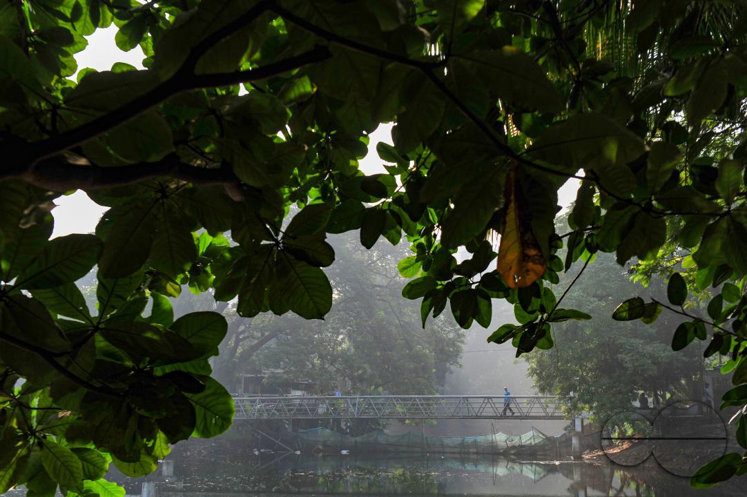 People playing volleyball in the Dhanmondi Lake