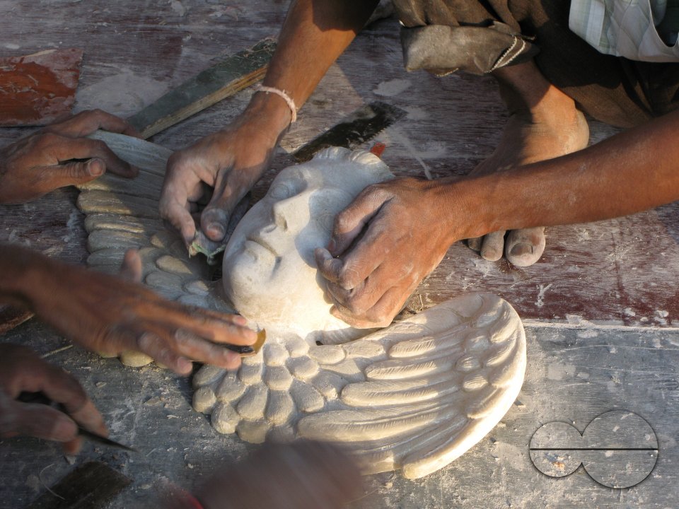 INDIA.Making statues at a set at Film City in Mumbai.
