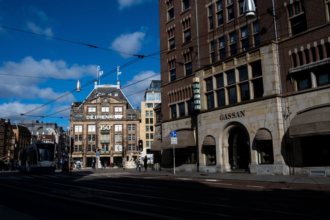 MWC042752