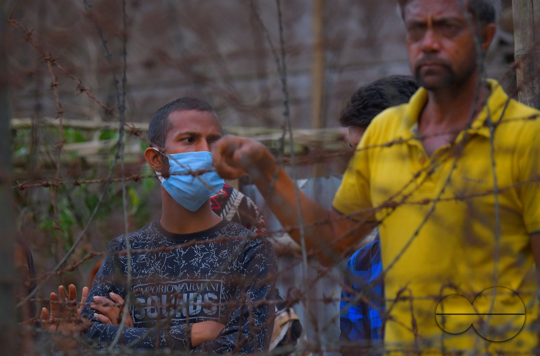 People, who lives in zero line, getting ration during lockdown