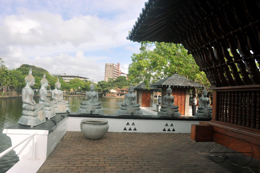 MWC024398