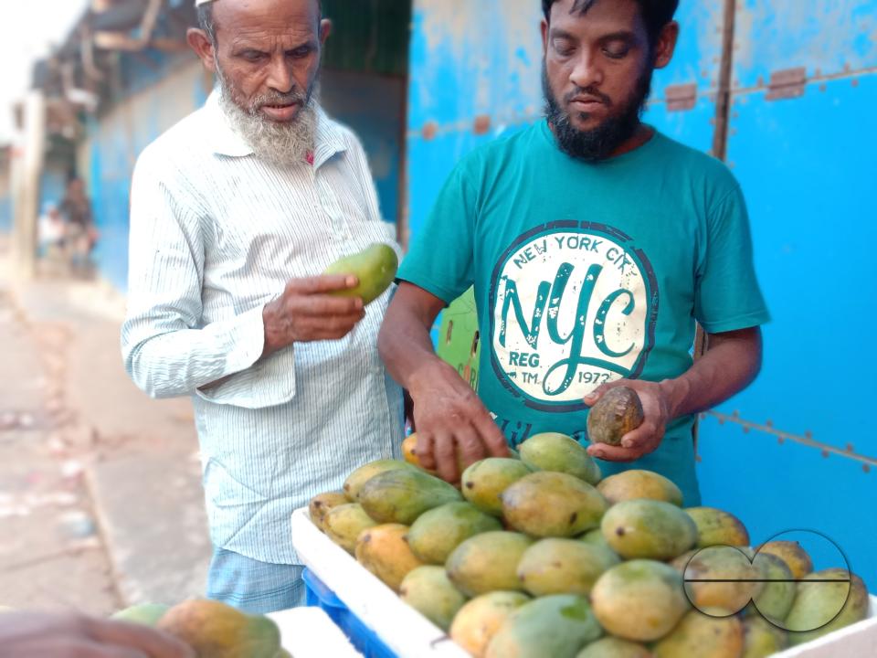 Vegetable and fruit stalls outside the Balukhali refugee camp