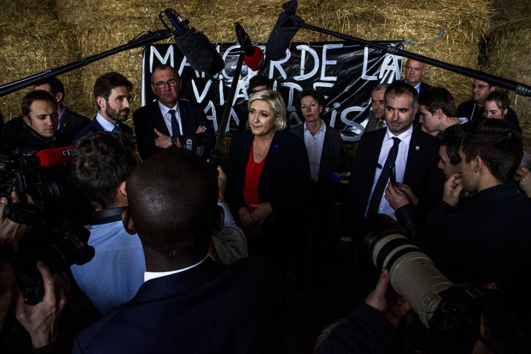 MWC044535