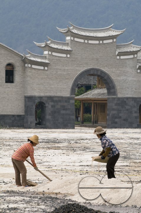 CHINA Migrant workers from the countryside working in construction in Kunming, Yunnan province.